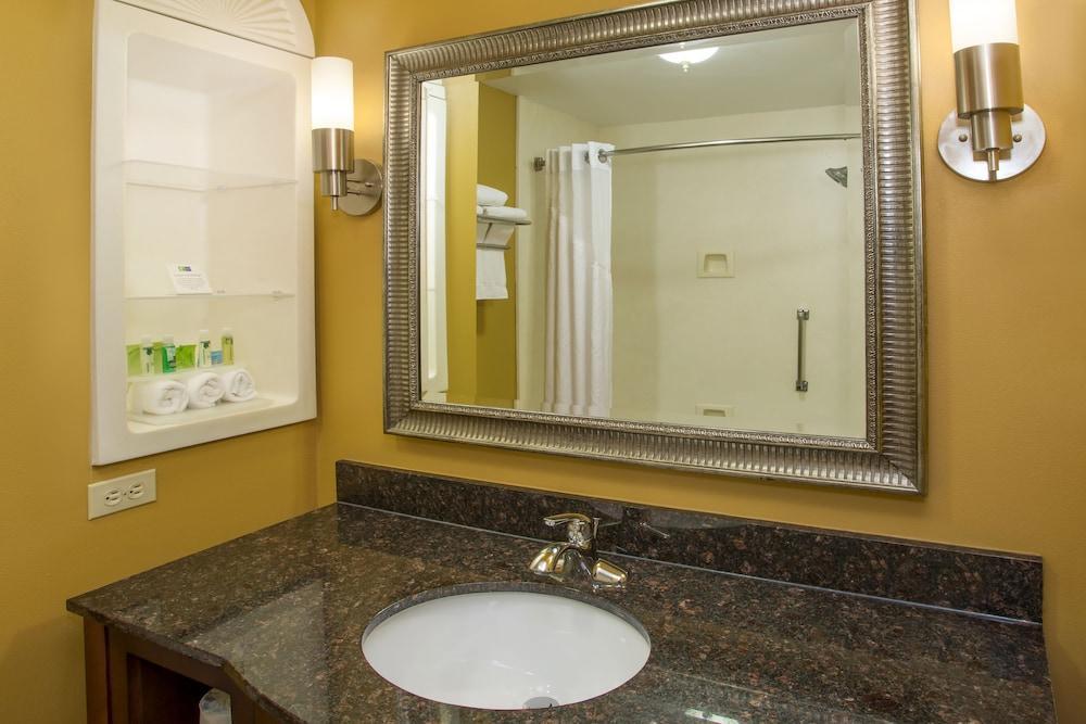 Holiday Inn Express Hotel & Suites Richmond By Ihg Экстерьер фото