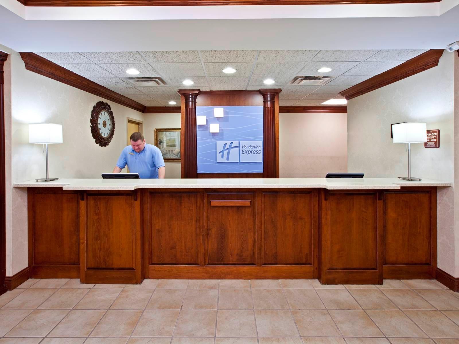 Holiday Inn Express Hotel & Suites Richmond By Ihg Экстерьер фото