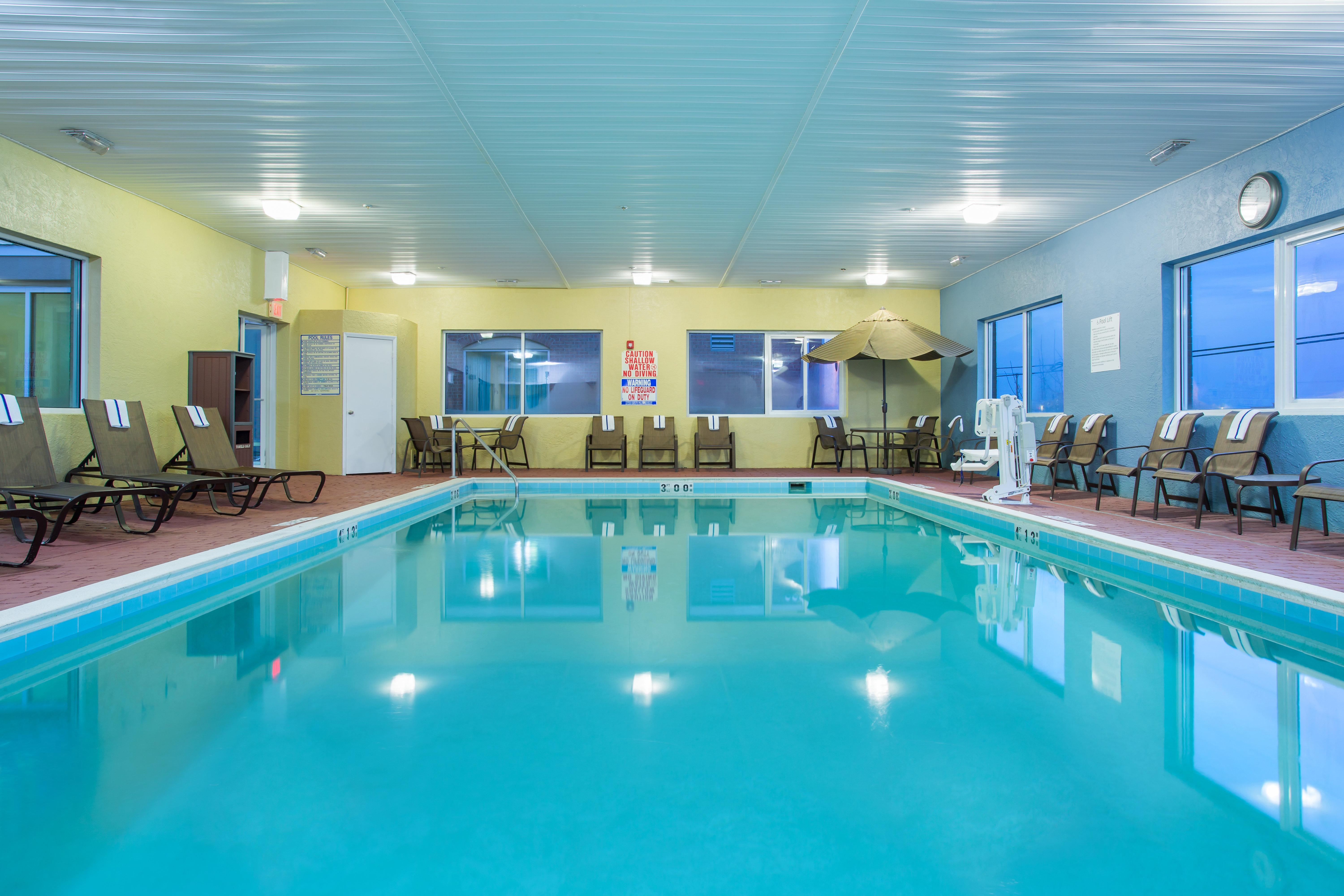 Holiday Inn Express Hotel & Suites Richmond By Ihg Экстерьер фото