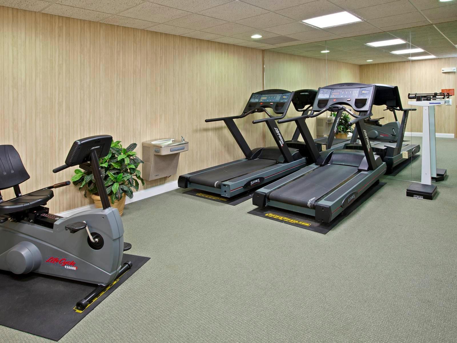 Holiday Inn Express Hotel & Suites Richmond By Ihg Экстерьер фото