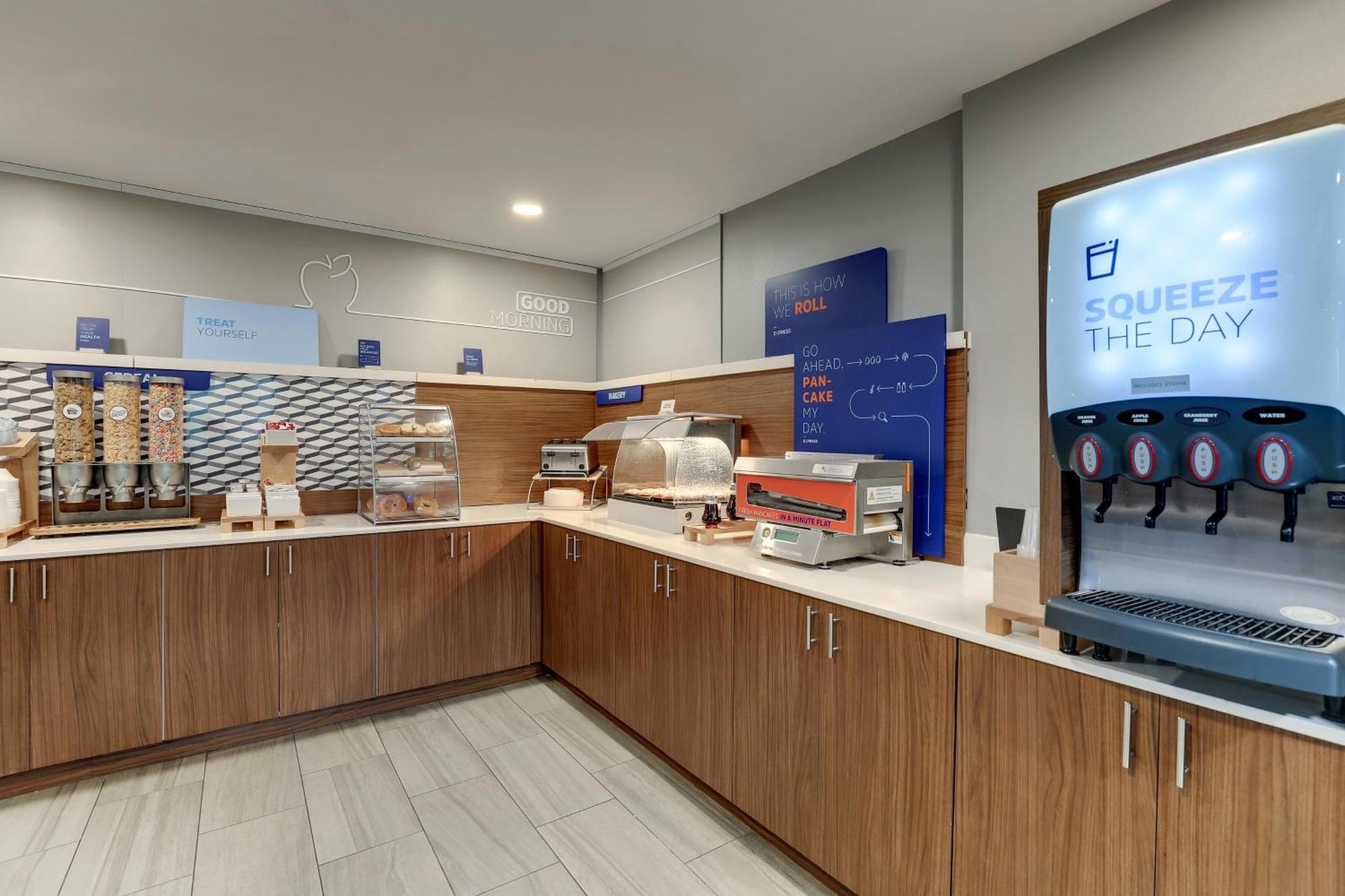 Holiday Inn Express Hotel & Suites Richmond By Ihg Экстерьер фото