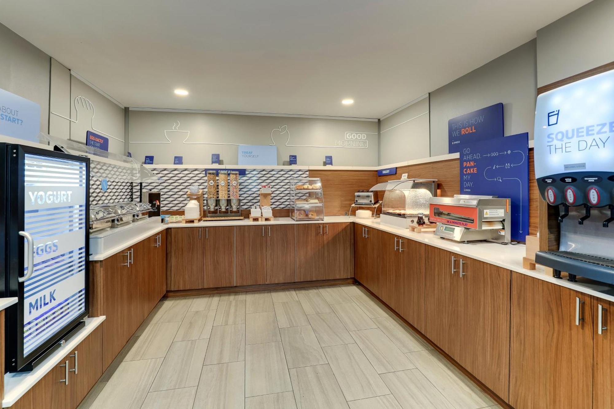 Holiday Inn Express Hotel & Suites Richmond By Ihg Экстерьер фото
