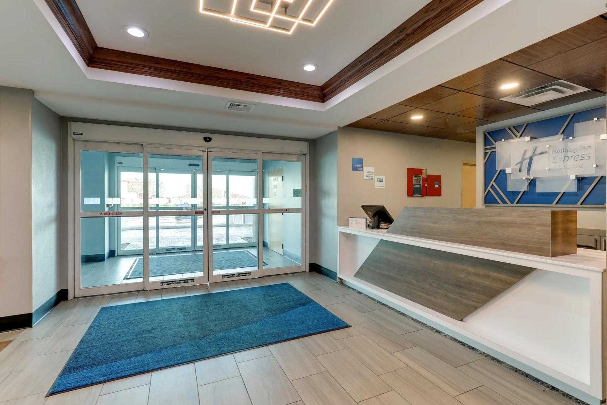 Holiday Inn Express Hotel & Suites Richmond By Ihg Экстерьер фото