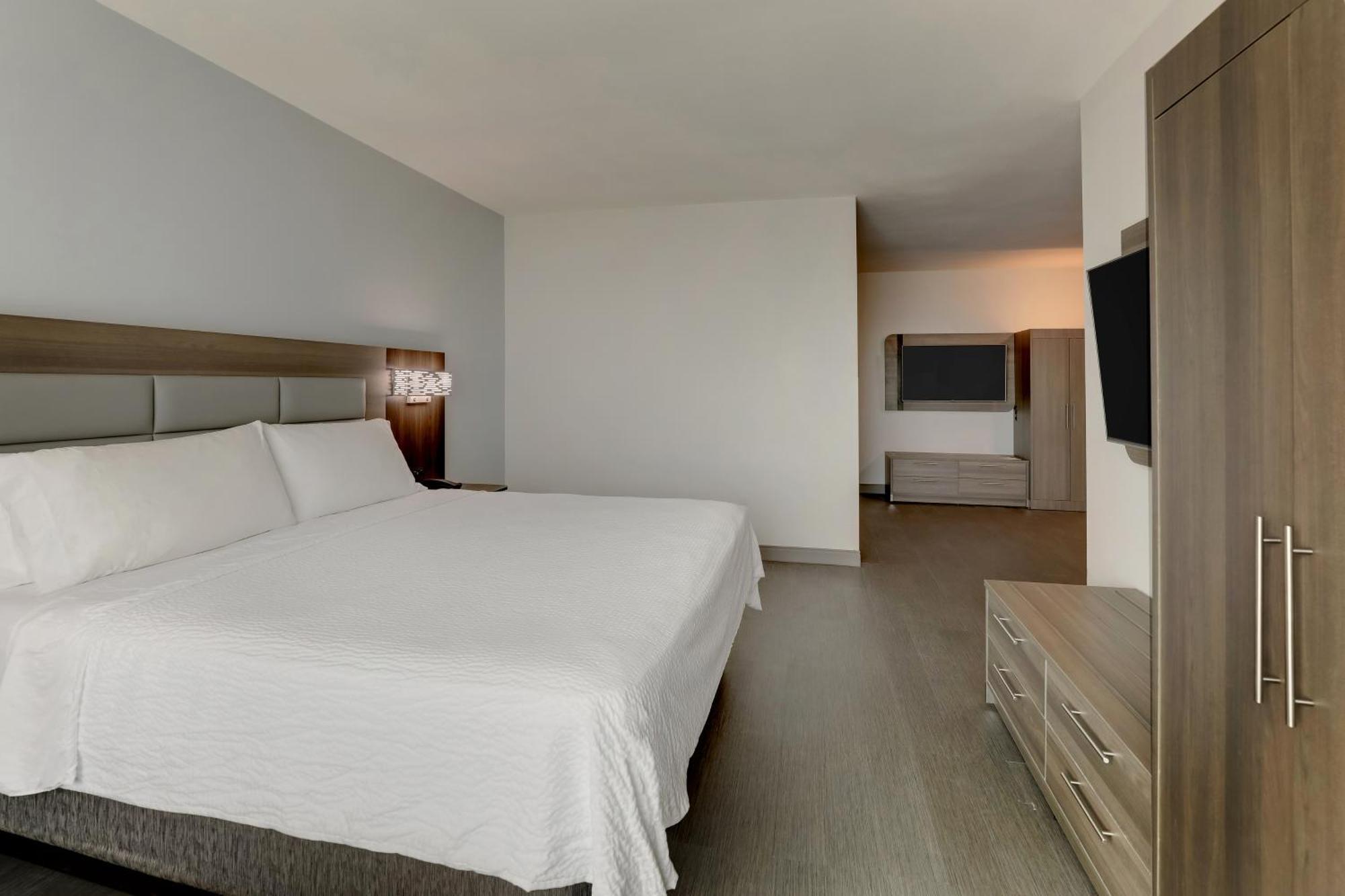 Holiday Inn Express Hotel & Suites Richmond By Ihg Экстерьер фото