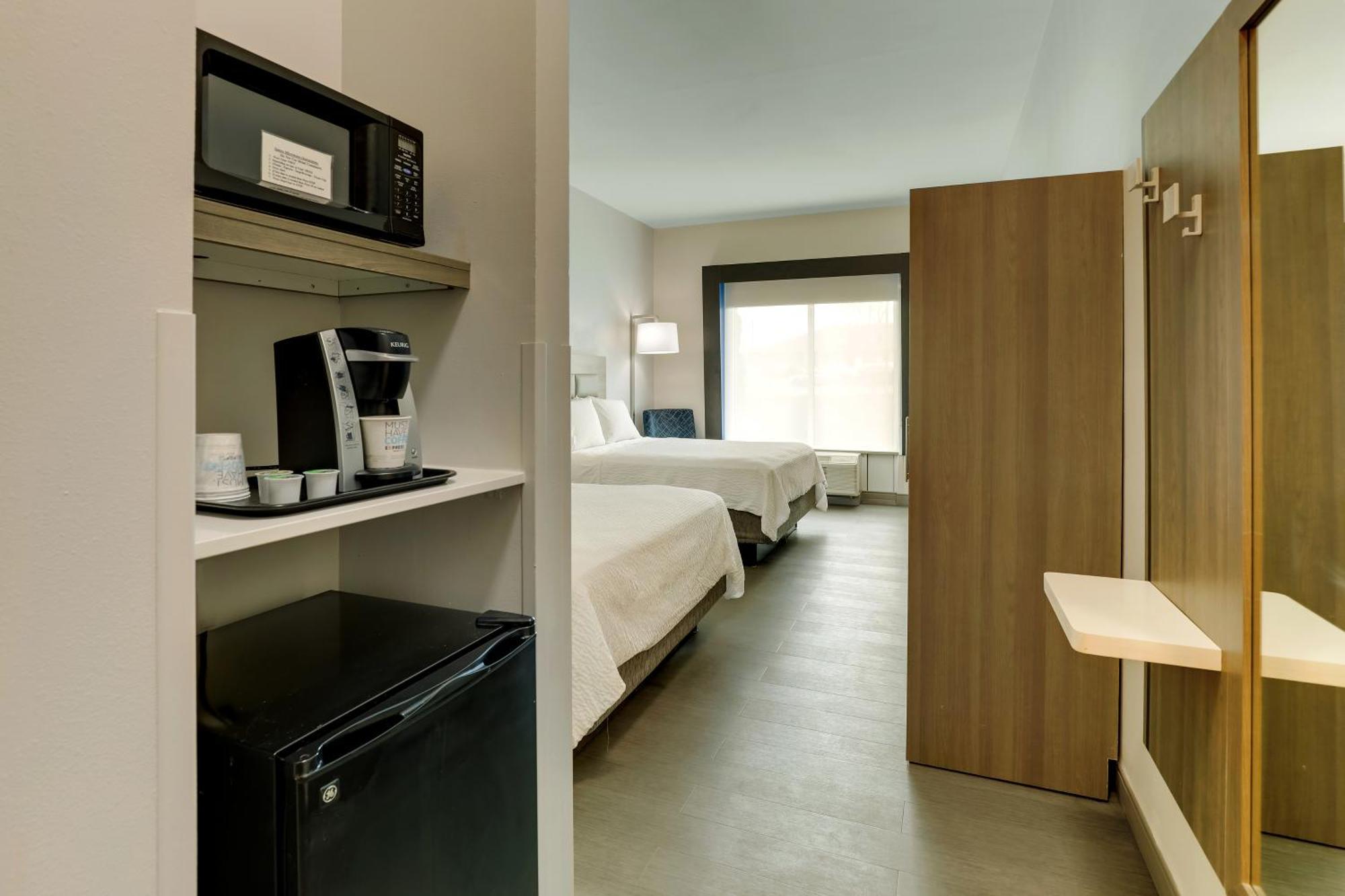 Holiday Inn Express Hotel & Suites Richmond By Ihg Экстерьер фото