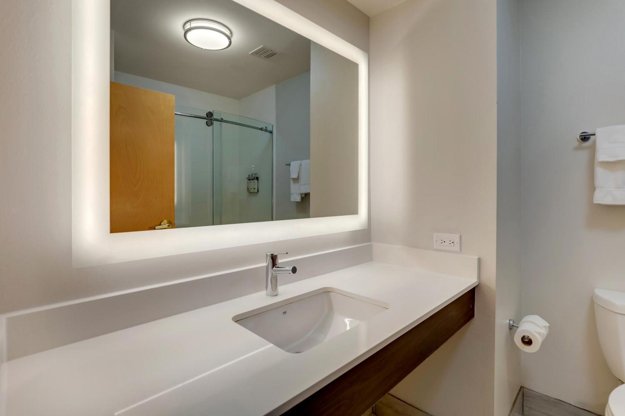 Holiday Inn Express Hotel & Suites Richmond By Ihg Экстерьер фото