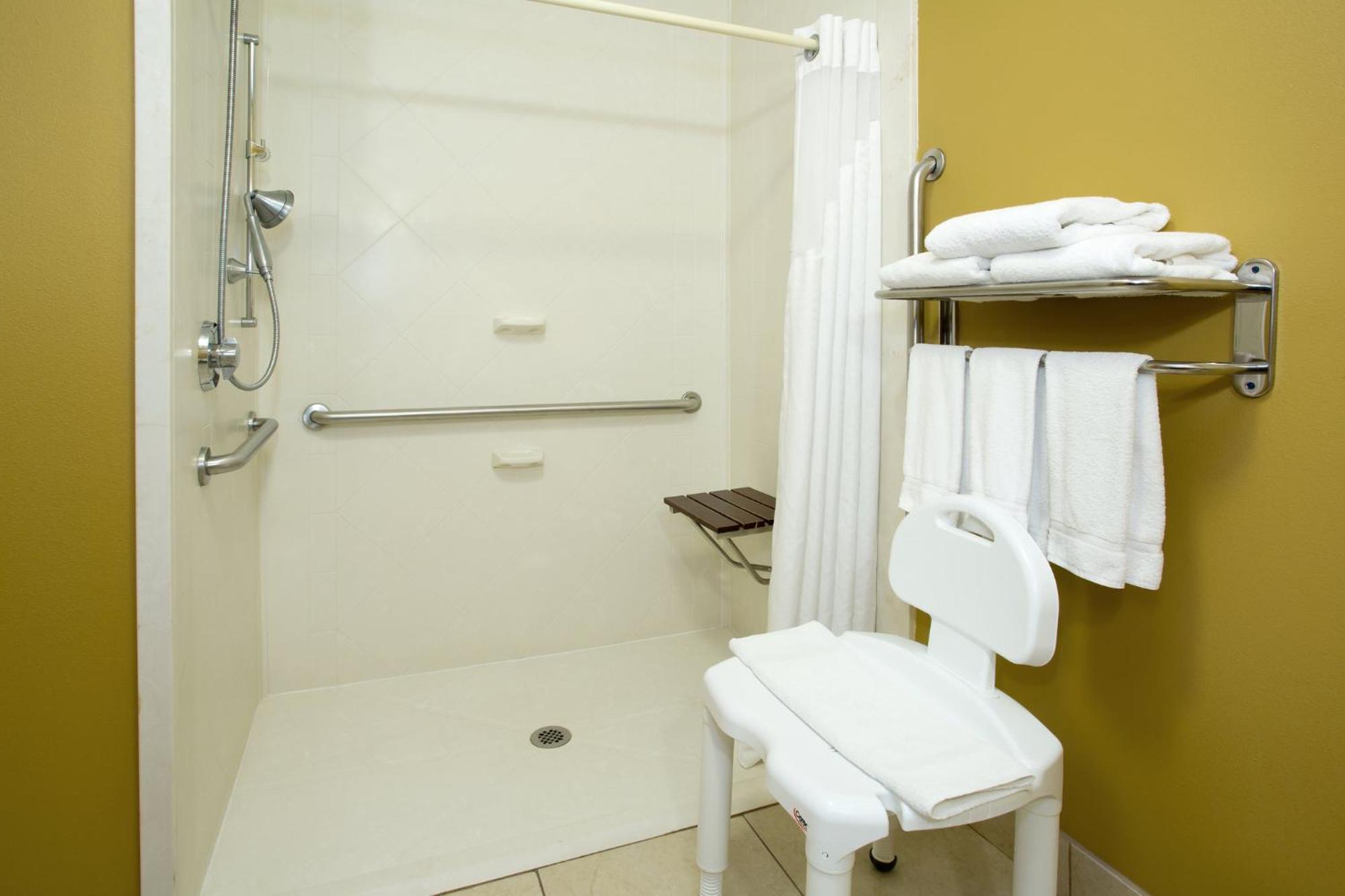 Holiday Inn Express Hotel & Suites Richmond By Ihg Экстерьер фото