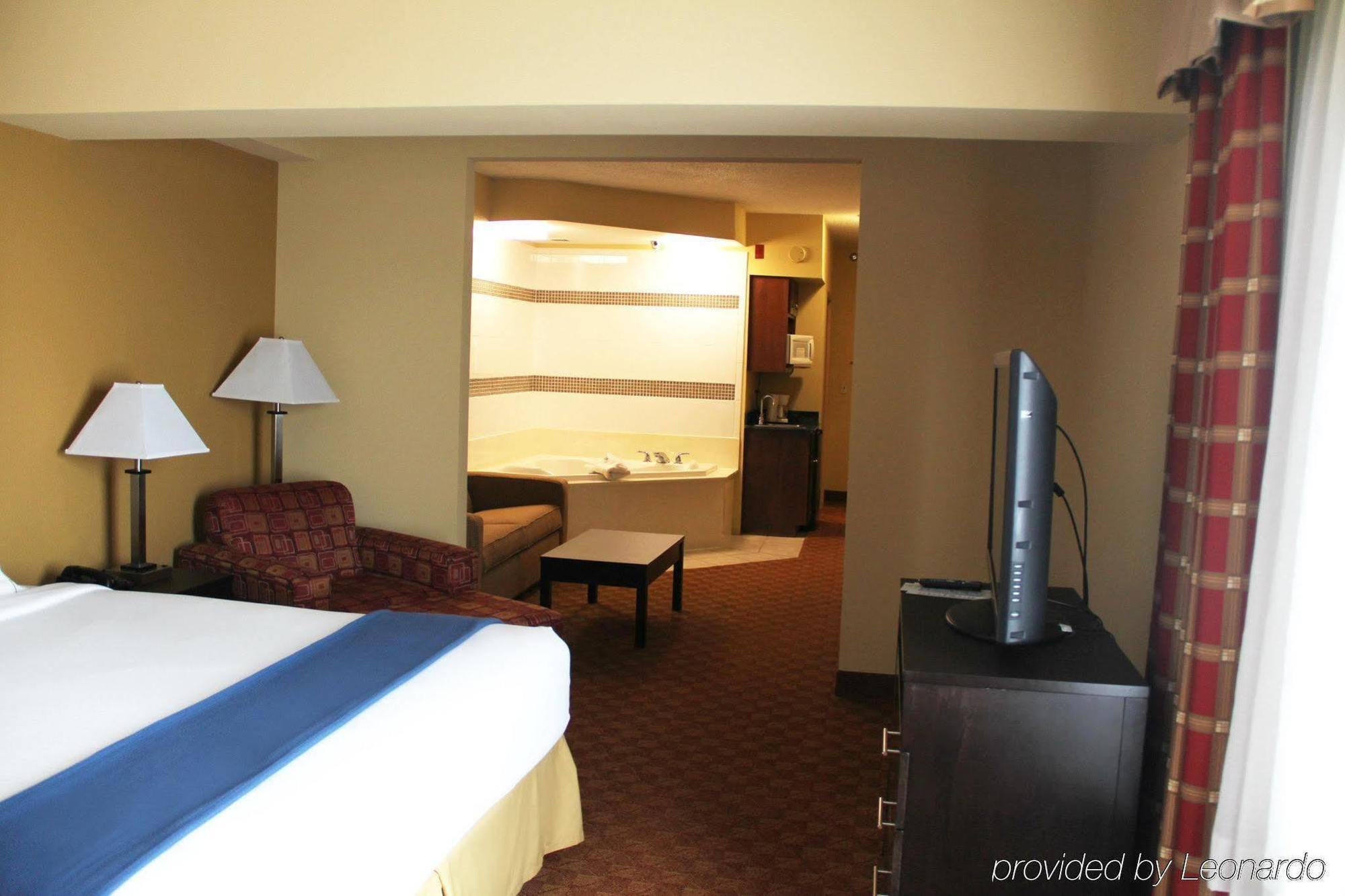 Holiday Inn Express Hotel & Suites Richmond By Ihg Экстерьер фото