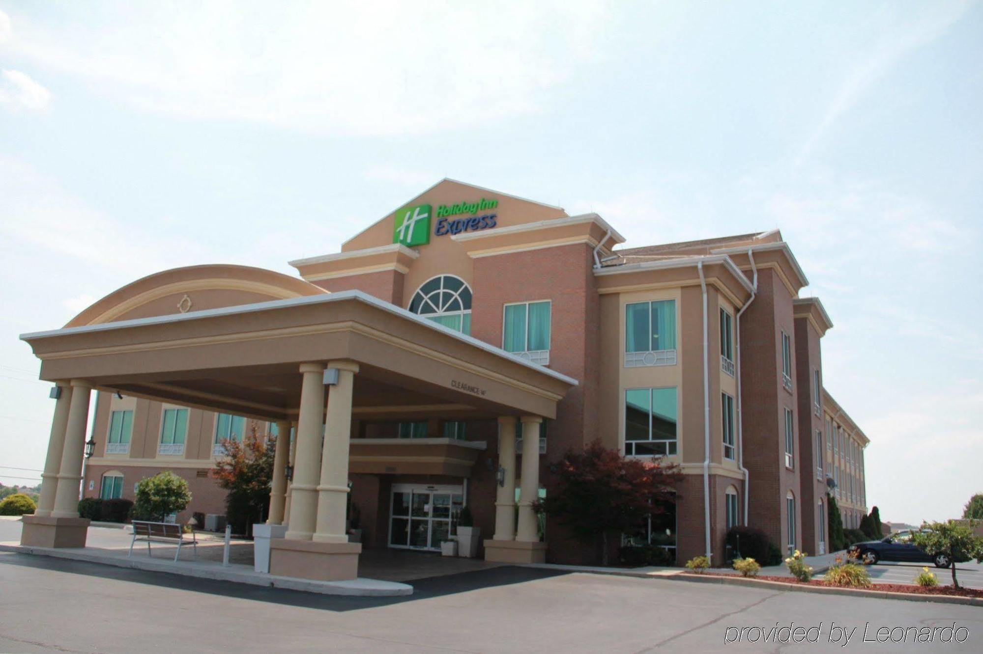 Holiday Inn Express Hotel & Suites Richmond By Ihg Экстерьер фото
